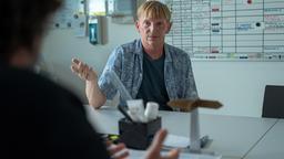 Matthias Bremer (Christoph Glaubacker) ist Bezugspfleger und muss den Kommissaren gestehen, dass mit dem Patienten Pagel beim Ausflug auf den Schauinsland unerlaubte Freiheiten gewährt hat.
